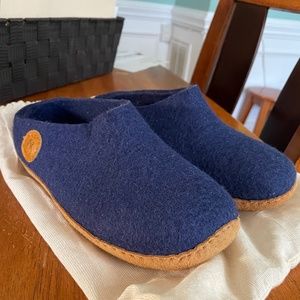 Wool slippers